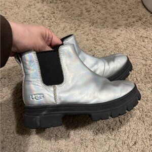 UGG Ashton Chelsea Silver Leather Boots SIZE 1